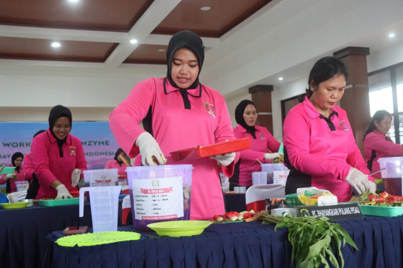 Bhayangkari Pulang Pisau Berpartisipasi di Workshop Ecoenzyme Terbesar se-Indonesia, Raih Rekor MURI