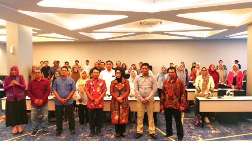 TargetNews.id/Foto/Minggu 30 nop 2025 Pemerintah Kabupaten Sidoarjo melalui Bagian Pengadaan Barang dan Jasa Sekretariat Daerah Kabupaten Sidoarjo, bersinergi dengan Bank Jatim dan BPJS Ketenagakerjaan Sidoarjo, menyelenggarakan kegiatan Peningkatan Kapabilitas bagi Pelaku Usaha dan Pejabat Pembuat Komitmen (PPK) pada 27–28 November 2025 di Luminor Hotel Sidoarjo.