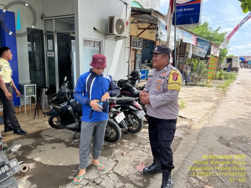 Personel Polsek Kahayan Kuala menyampaikan pesan Kamtibmas, dan Himbauan kamtibmas dan mendukung Program pemerintah terkait ketahanan pangan