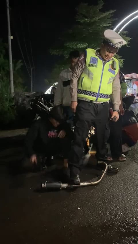 Tindak Tegas Pelanggar, Satlantas Polres Pulang Pisau Sita dan Rusak Knalpot Brong Motor yang Diduga Siap Balap Liar