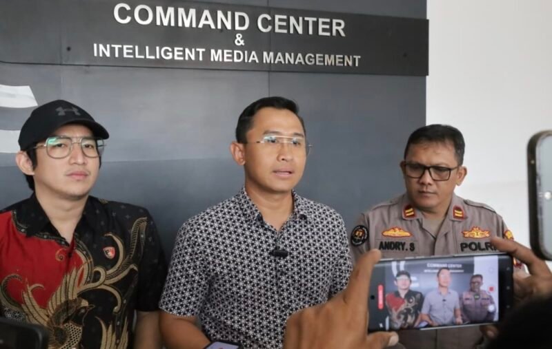 TargetNews.ID/Redaksi/Foto/Video viral aksi pencurian lampu taman di kawasan Kota Lama Surabaya akhirnya terungkap.