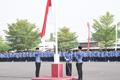 Wabup Sidoarjo Pimpin Upacara Bendera HUT Korpri (TargetNews.ID Istimewah)