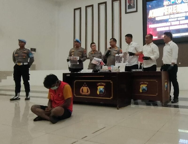 Polres tabes Surabaya ungkap kasus pembunuhan di hiburan malam 27 November kemarin di Surabaya (TargetNews.ID Foto)