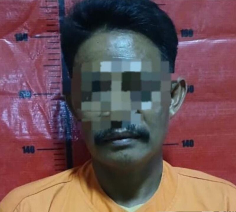 TargetNews.id/Foto/Satreskrim Polres Sumenep kembali menunjukkan komitmennya dalam menindak tegas pelaku kejahatan dengan berhasil mengungkap kasus tindak pidana pencurian hewan berupa sapi di wilayah Kecamatan Ganding. Kasus ini bermula dari laporan seorang warga bernama M. Jufri, petani asal Dusun Mandala Barat, Desa Gadu Barat, yang kehilangan dua ekor sapi miliknya pada 8 Maret 2023.