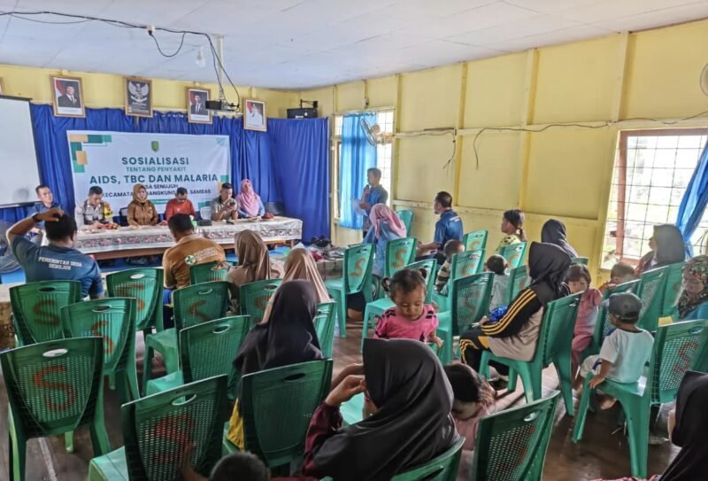 Babinsa Koramil 02/Sejangkung Hadiri Sosialisasi AIDS, TBC dan Senam Bersama Warga