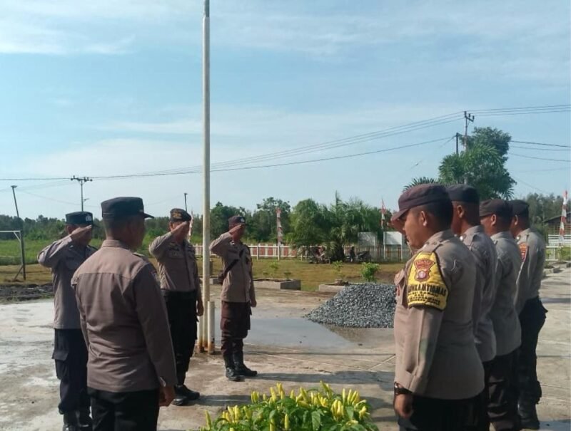 Personil polsek sebangau kuala melaksanakan serah terima piket penjagaan mako polsek sebangau kuala