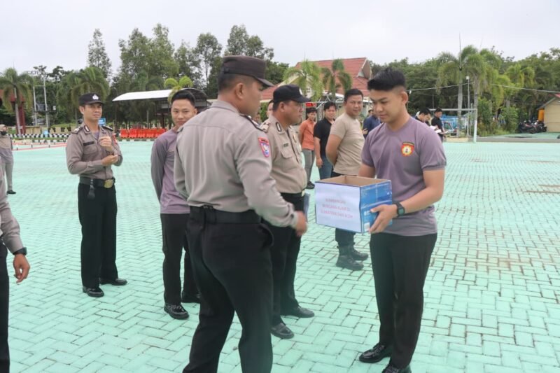 Personel Polres Pulang Pisau Rela Sisihkan Gaji Galang Donasi untuk Korban Banjir Sumatra