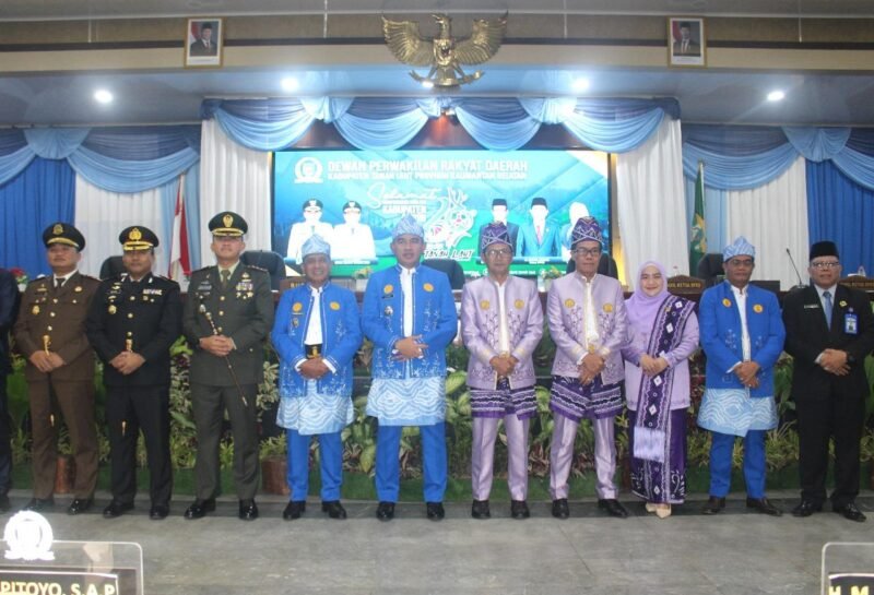 Dandim 1009/Tla Bersama Ketua Persit KCK Cabang XXXII Dim 1009 Menghadiri Rapat Paripurna DPRD Tanah Laut