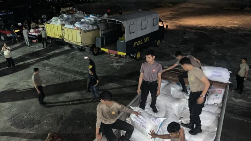 TargetNews.ID/Foto/KP Wisanggeni-8005 Angkut Bantuan Kemanusiaan dari Sabang ke Pelabuhan Malahayati