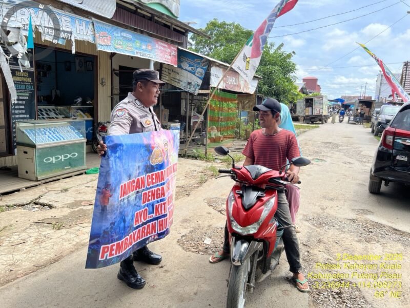 Personel Polsek Kahayan Kuala sambangi warga dan Memberikan himbauan Tentang Larangan Membakar hutan dan lahan