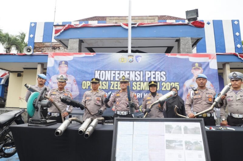 TargetNews.ID/Foto/Polres Kediri Kota Beberkan Hasil Operasi Zebra Semeru 2025, Ada Balap Liar Hingga Didominasi Tak Pakai Helm
