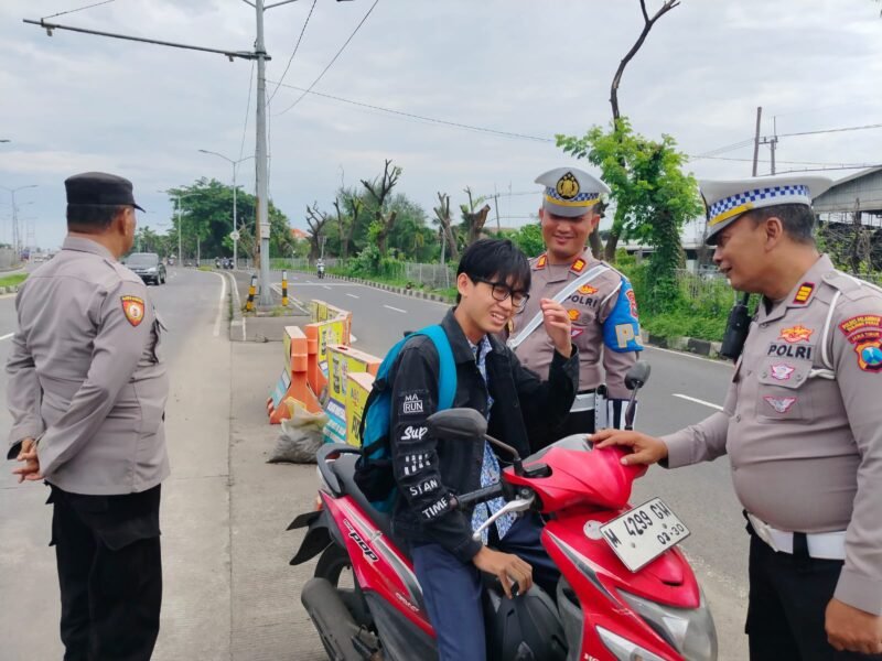 TargetNews.ID/Foto/Satlantas Polres Tanjung Perak Gelar Patroli Terpadu di Akses Vital Surabaya–Madura