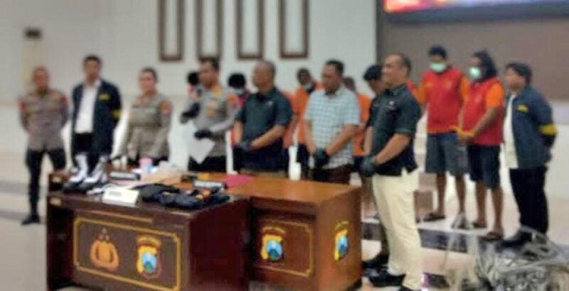 TargetNews.ID/Foto/Sindikat Pencurian Kabel PJU, dan Telkom Berhasil Dibekuk Satreskrim Polrestabes Surabaya
