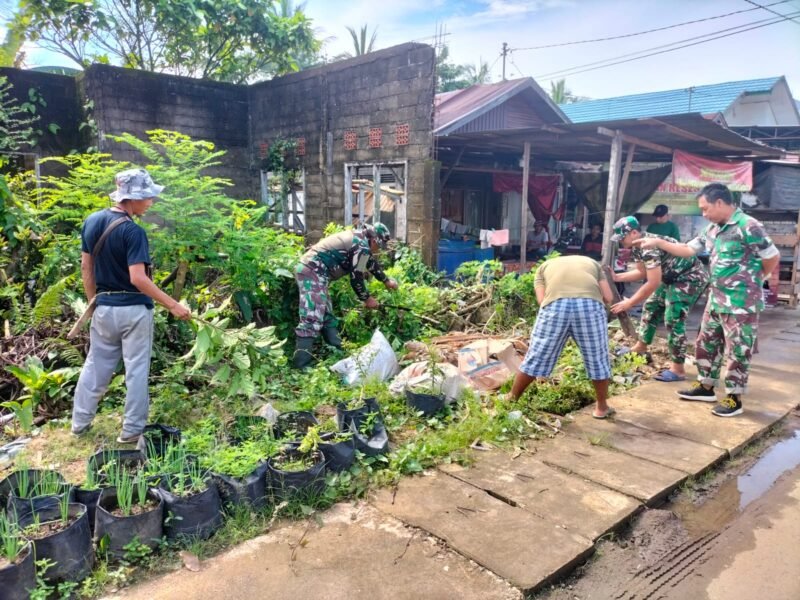 Koramil 1008-03/Tanjung Gelar Kerja Bakti Bersama Warga Kelurahan Hikun