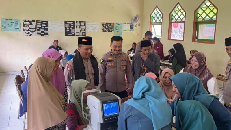 TargetNews.ID/Foto/Istimewah/Polres Gresik dan BMH Gelar Pemeriksaan Gratis di Ponpes Al Amin