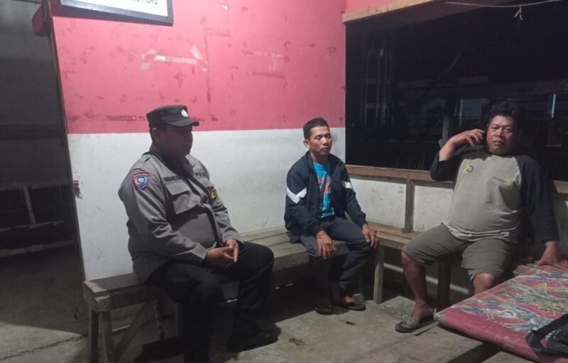 KANIT BINKAMSA POLRES PULANG PISAU LAKUKAN PENGECEKAN POS KAMLING DI DESA