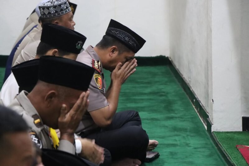Kapolres Pulang Pisau Pimpin Sholat Gaib untuk Korban Bencana Alam Sumatera