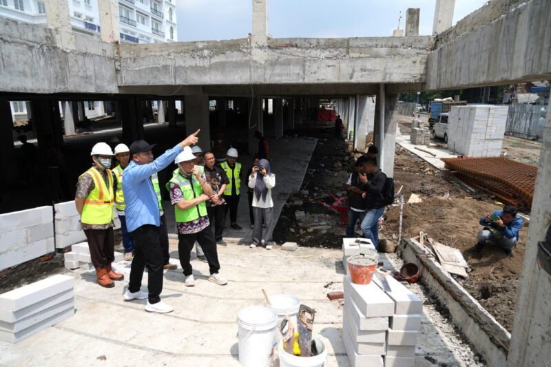 TargetNews.ID/Foto/Bupati Sidoarjo Sidak Pembangunan RSUD R.T. Notopuro, Pengawasan Harus Diperketat