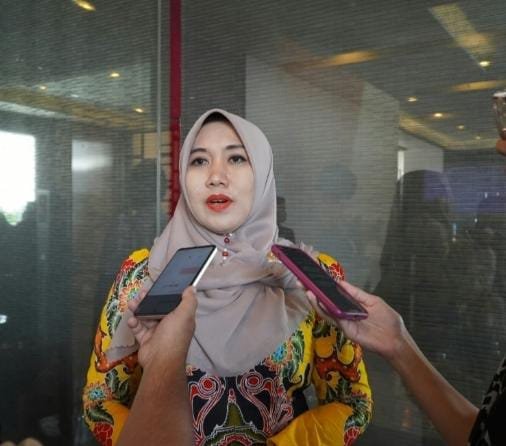 TargetNews.ID/Istimewah/Haru dan syukur menyelimuti Desa Ngrandu, Kecamatan Suruh, Kabupaten Trenggalek, pada Kamis (4/12). Sebanyak 43 Kepala Keluarga (KK) korban musibah tanah bergerak akhirnya bisa menatap lembaran hidup baru setelah Hunian Sementara (Huntara) Kinasih Indah Persada resmi diserahkan kepada warga.