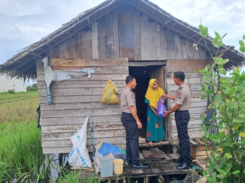Ringankan Beban Ekonomi Warga, Sat Binmas Polres Pulpis Lakukan Baksos di Kahayan Hilir