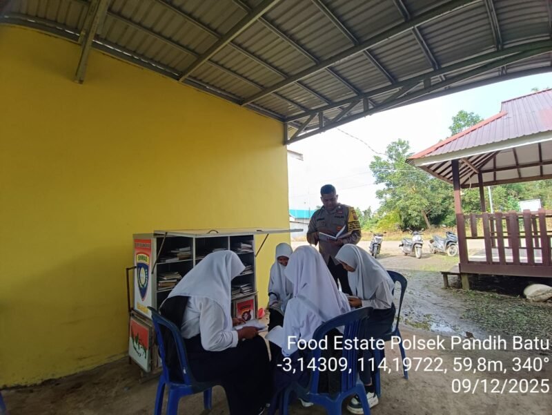 Dalam Rangka meningkatkan minat dan menanamkan budaya baca Satbinmas Polres Pulang Pisau melaksanakan perpustakaan keliling (Bajaka) Ke Pedesaan wilayah Kabupaten Pulang Pisau, Selasa (09/12/2025) pagi.