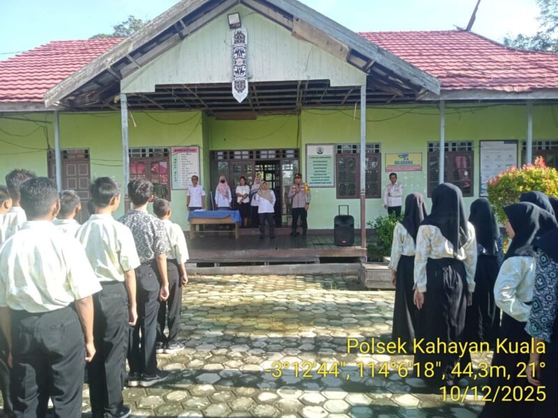 Jadi Irup ,Kapolsek Kahayan Kuala Tanamkan Disiplin Sejak Dini dan cegah Anarko kepada Siswa Siswi SMAN-1 Kahayan Kuala.