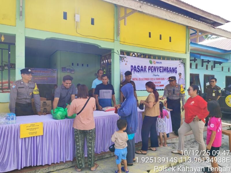 Pengamanan Ketat di Pasar Penyeimbang, Polsek Kahayan Tengah Jaga Stabilitas Harga Jelang Natal & Tahun Baru