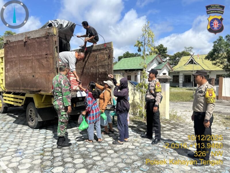 Polsek Kahayan Tengah Kawal Ketat Pasar Penyeimbang untuk Ringankan Beban Warga Menjelang Nataru