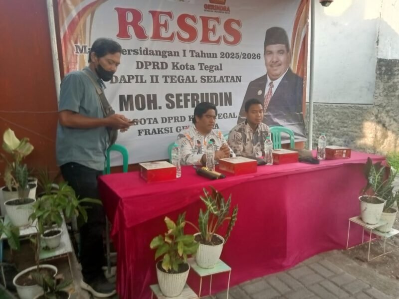 TargetNews.ID/Foto/Anggota DPRD Kota Tegal Fraksi Partai Gerindra, Moh. Sefrudin dalam reses masa persidangan I tahun 2025/2026 yang berlangsung di Gg.Kedasih Rt. 06 Rw. 07 Randugunting, Tegal Selatan. Minggu (07/12/2025)