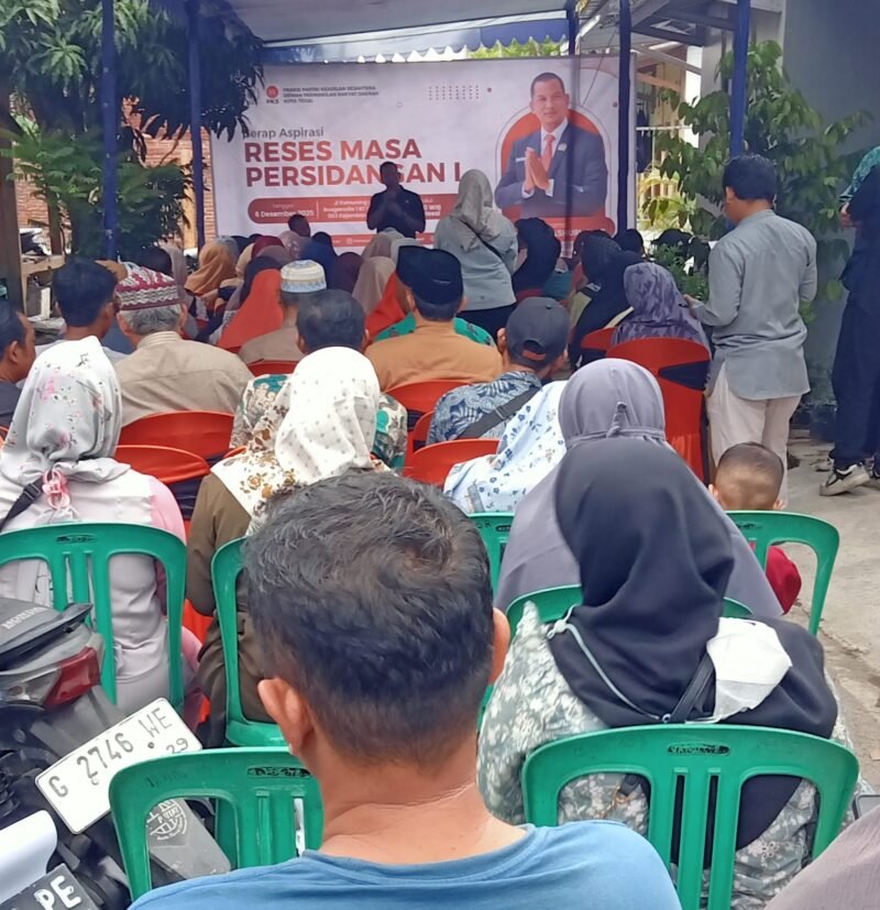 TargetNews.ID/Foto/Mochamad Ali Mashuri Anggota DPRD Kota Tegal Fraksi Partai Keadilan Sejahtera (PKS) siap perjuangkan berbagai aspirasi serta masukan dari masyarakat yang menghadiri Reses massa persidangan 1 tahun 2025/2026 di wilayah Kejambon beberapa hari yang lalu.