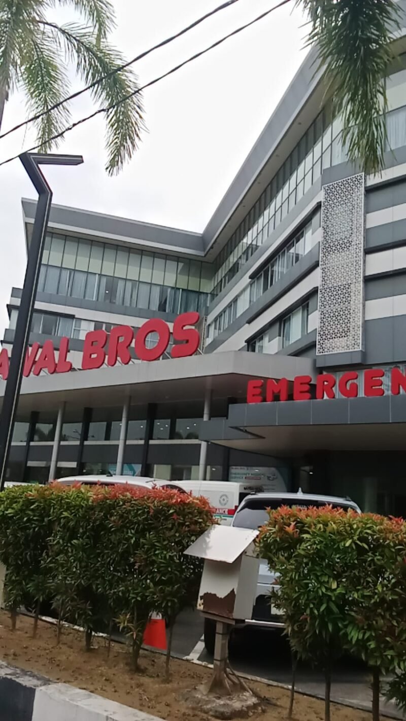 TargetNews.ID/Foto/Perlindungan konsumen YALPK Kepri,salah satu team nya berobat menggunakan BPJS kesehatan yang di rujuk dari taman harapan kita ke RS awal Bros botania