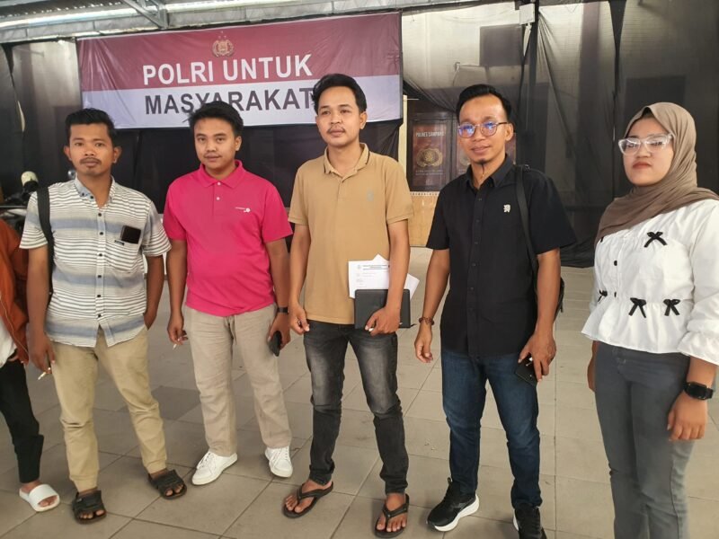 TargetNews.ID/Foto/Tak kunjung ditangkapnya dua tersangka pengeroyokan di SPBU Desa Tambaan, Kecamatan Camplong, Kabupaten Sampang, memicu gelombang kecaman keras dari para pemuda dan aktivis mahasiswa yang ada di wilayah setempat