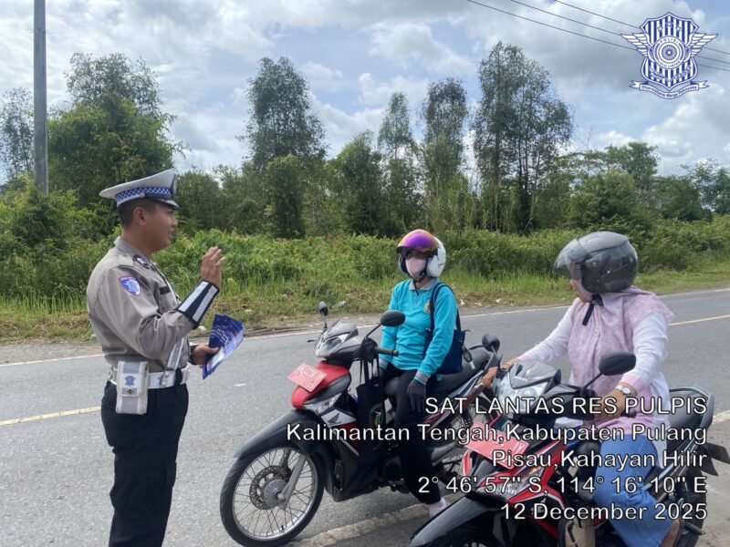 Patroli, Satlantas Polres Pulang Pisau Berikan Himbauan Kamseltibcarlantas ke Pengendara