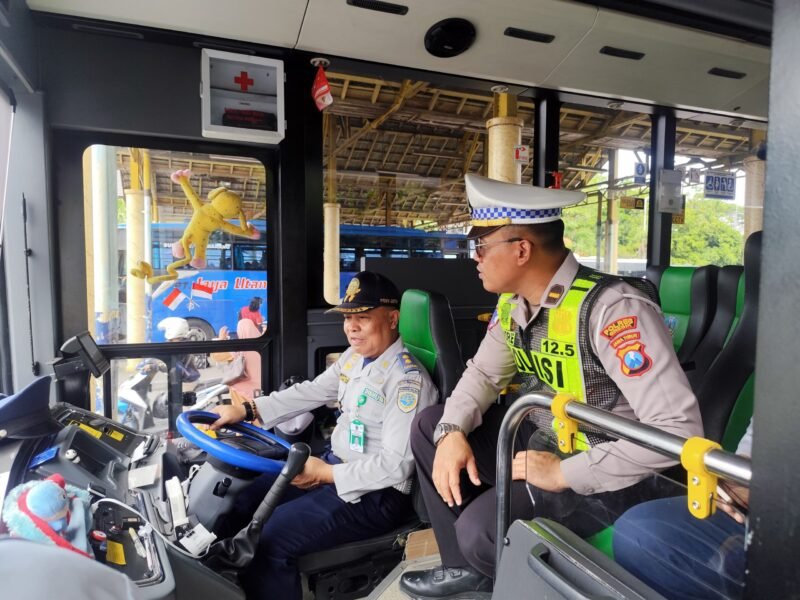 TargetNews.ID/Foto/Menyambut masa libur Natal dan Tahun Baru (Nataru) 2026, pengawasan terhadap moda transportasi publik diperketat.