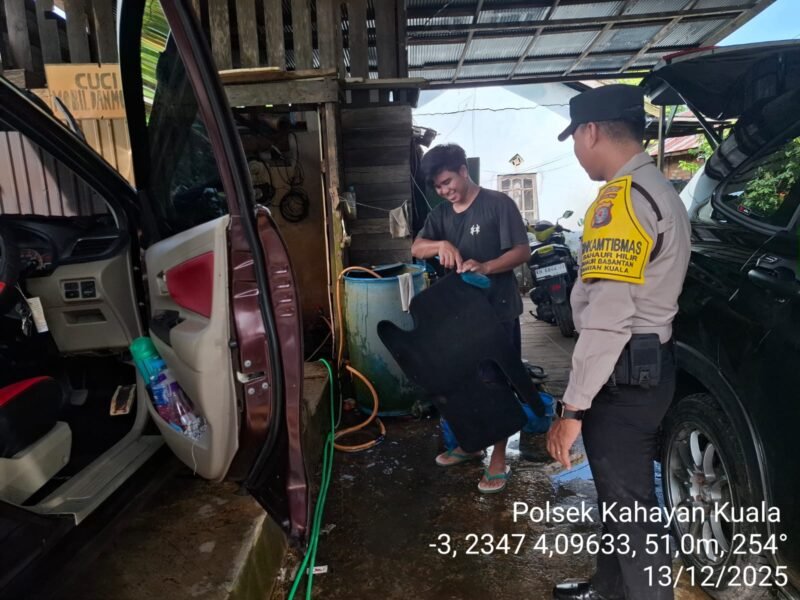 Personel Polsek Kahayan Kuala menyampaikan pesan Kamtibmas, dan Himbauan kamtibmas
