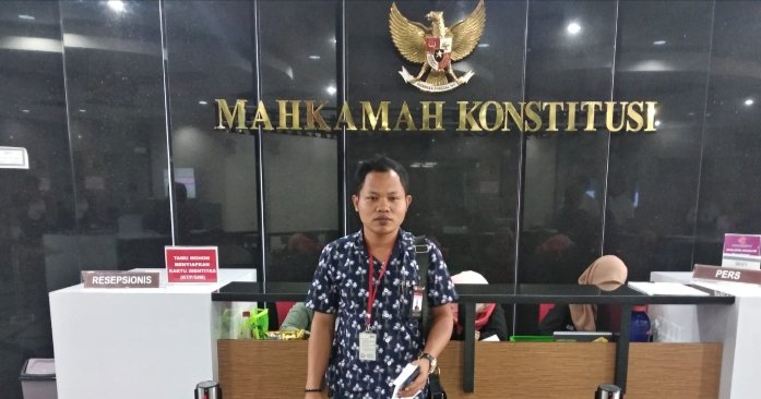 TargetNews.ID/Foto/Hari hari ini Indonesia dihebohkan Kapolri Jenderal Listyo Sigit Prabowo karena membuat aturan yang bertentangan dengan Keputusan Mahkamah Konstitusi (MK). Dimana aturan tersebut menyatakan anggota polisi aktif bisa menduduki jabatan pada 17 kementerian/lembaga (K/L) sipil.