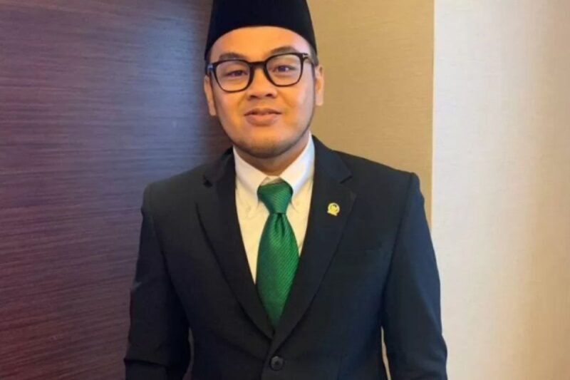 TargetNews.ID/Foto/Wakil Ketua Komisi III DPR RI sekaligus Ketua Panitia Kerja Reformasi Kepolisian RI, Kejaksaan RI, dan Pengadilan DPR RI, Moh. Rano Alfath, menegaskan bahwa Putusan Mahkamah Konstitusi (MK) Nomor 114/PUU-XXIII/2025 tidak boleh dimaknai sebagai larangan absolut terhadap penugasan atau perbantuan anggota Kepolisian Negara Republik Indonesia (Polri) di luar struktur institusi kepolisian.