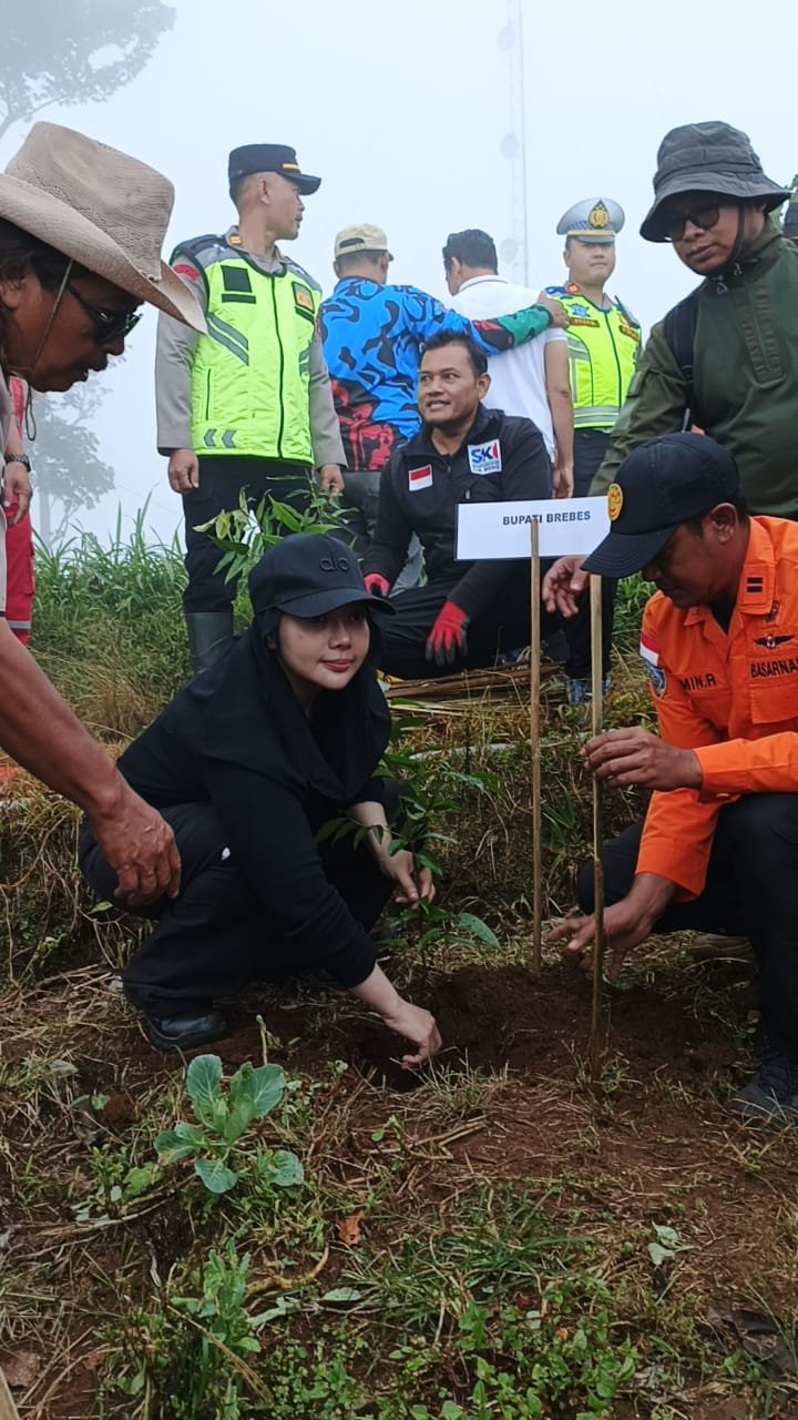 Cegah Bencana, Bupati Brebes Tanam Pohon di Petak 24 RPH Kretek