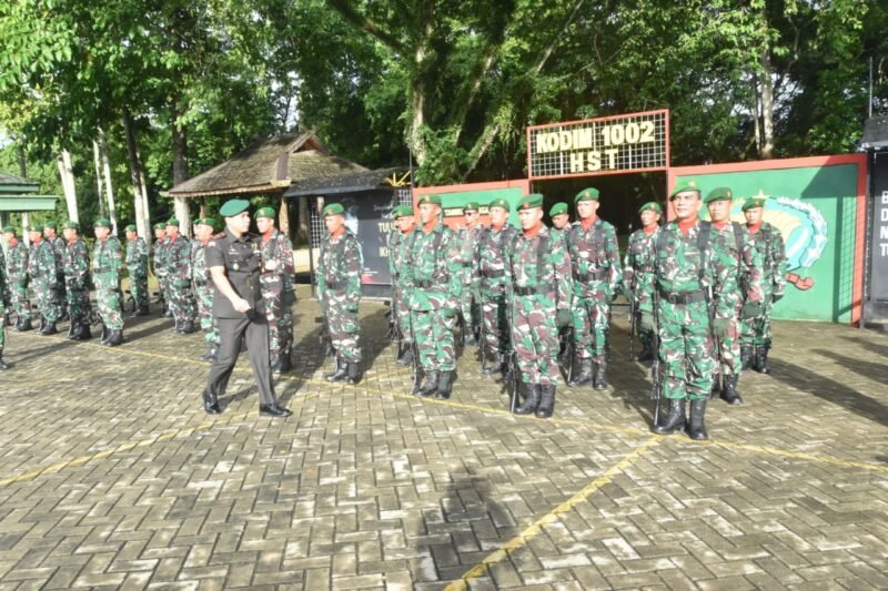 Dandim 1002/HST Pimpin Upacara Peringatan Hari Juang TNI AD ke-80 Tahun 2025