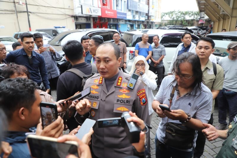 TargetNews.ID/Foto/Patroli Humanis Satgas Ops Damai Cartenz di Kampung Apom Kiwirok, Pererat Kedekatan dengan Warga