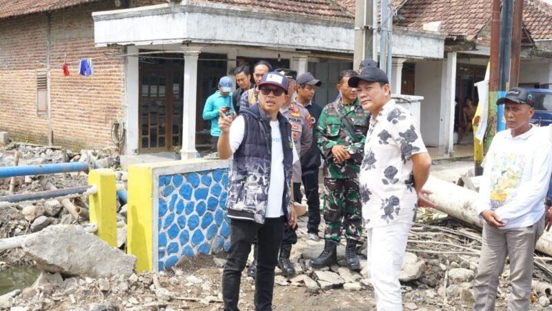 TargetNews.ID/Foto/Sidak Infrastruktur di Bringinbendo dan Trosobo, Bupati Sidoarjo : Ketepatan Waktu Lebih Penting daripada Denda Proyek
