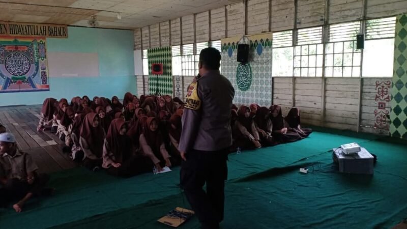 Polsek Kahayan Kuala melalui Pungsi Binmas melaksanakan giat Sosialisasi Kamtibmas, Bullying, Narkoba & larangan judi Online