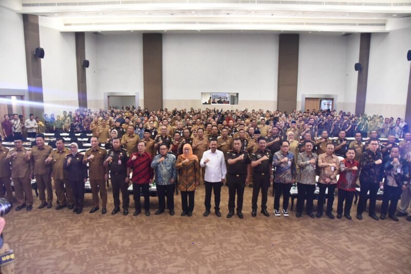 TargetNews.ID/Foto/Kejaksaan Negeri Sidoarjo Bersama Pemkab Sidoarjo Terapkan Pidana Kerja Sosial