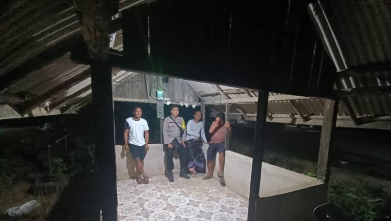 KANIT BINKAMSA POLRES PULANG PISAU LAKUKAN PENGECEKAN POS KAMLING DI DESA
