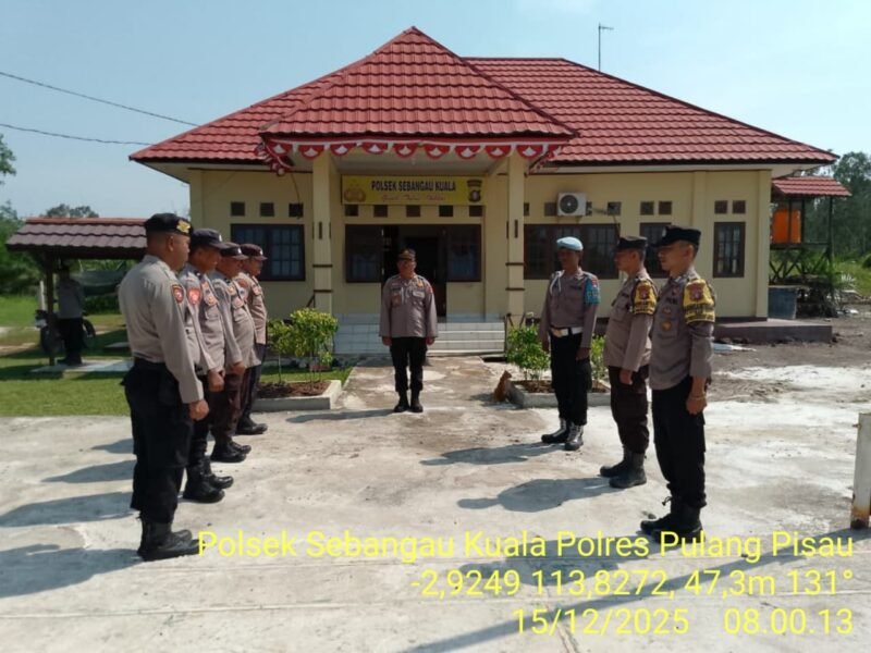 Personil polsek sebangau kuala melaksanakan serah terima piket penjagaan mako polsek sebangau kuala