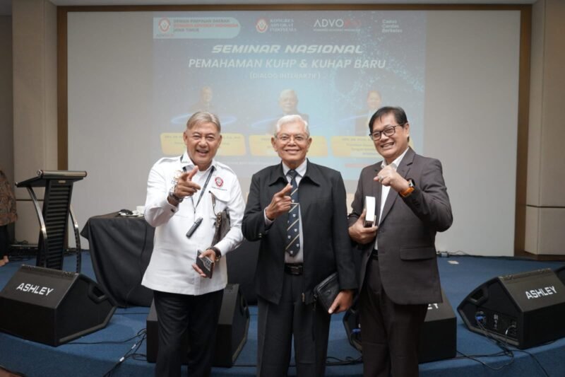 TargetNews.ID/Foto/KUHP Baru Jadi Sorotan!9 Ratusan Advokai & Mahasiswa Padati Seminar Nasional KAI Jatim di Surabaya