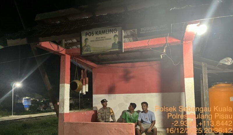 Bhabinkamtibmas sambang Pos Kamling dan memberikan himbauan kamtibmas petugas jaga