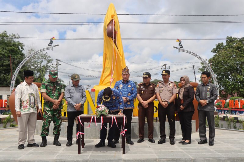 Hadir di Peresmian Tugu Mandau, Kapolres Pulang Pisau: Ini Simbol Kebanggaan dan Identitas Daerah