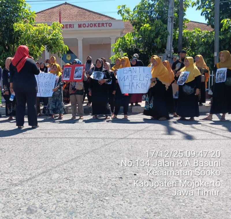 TargetNews.ID /Foto/Sidang Ke 6 Kematian Alfan, Warga Minta Majelis Hakim Tegakkan Keadilan Bagi Keluarga Korban