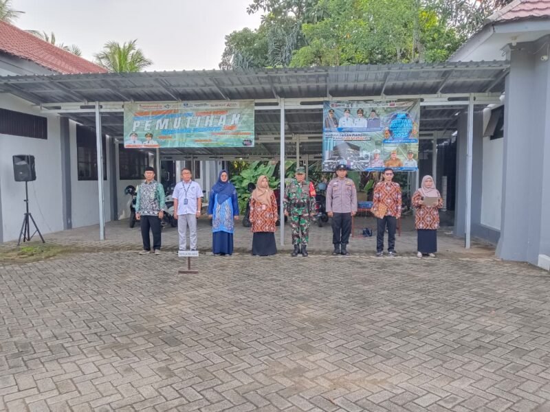 Babinsa Koramil 1002-05/Pandawan Ikuti Apel Gabungan di Kantor Camat Pandawan